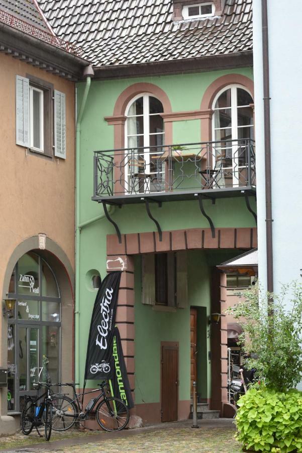 Ferienwohnung Im Historischen Stadttor Staufen Exterior foto
